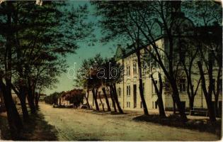 31 db régi és modern városképes lap és üdvözlőlap, vegyes minőség / 31 pre-1945 and modern town-view...