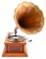 XX. sz. eleje: Nagyméretű gramofon fém tölcsérrel, működő, szép állapotban. Új tűvel, tartalékkal, egy lemezzel. Jelképes áron / Gramophone in nice condition. From low starting price.