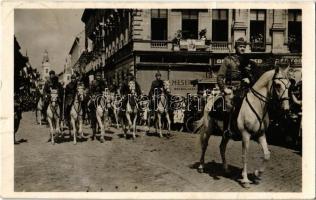 1940 Szatmárnémeti, Szatmár, Satu Mare; bevonulás / entry of the Hungarian troops (gyűrődés / crease)