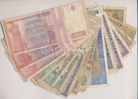 Románia 1966-1998. 1-10.000L (24x) T:III,III-
Romania 1966-1998. 1 - 10.000 Lei (24x) C:F,VG