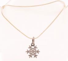 Ezüst(Ag) kígyó nyaklánc, hópehely függővel, jelzett, állítható hosszúság: 45-50 cm, bruttó: 8,3 g