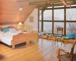 Preisich Anikó: Otthon a lakásban. Bp.,1989, Bútorker-IKEA. Kiadói egészvászon-kötésben, kiadói papí...