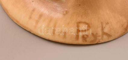 Kislány, porcelán figura, kézzel festett, jelzés nélkül, apró kopásokkal, m: 11 cm