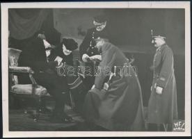 1943 Horthy Miklós (1868-1957) kormányzó társaságban, MFI fotó, hátoldalon feliratozva, 13×18