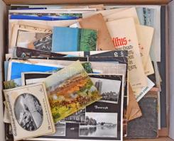 Egy doboznyi modern városképes lap: képeslapok, papírok, füzetecskék, összehajtható lapok / A box of modern town-view cards: postcards, papers, booklet, leporellos, foldable papers