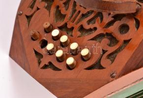 Concertina harmonika, 21 gombos, sérült gombokkal, működik / Concertina 21-key accordion, some butto...