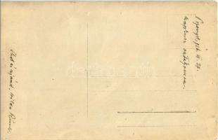 1916 Przemysl, napkúra a katonai kórház osztályán a szabadban, nővérek és doktorok a sérült katonákk...