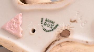 Royal dux biszkvit rózsás kakadu, kézzel festett, jelzett, apró kopásokkal, m: 18 cm