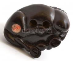 Japán necuke: Ébenfa ló. Jelzett / Netsuke eben wood horse. Signed
