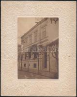 cca 1910 Soproni ház, kartonra ragasztott fotó, 16×11 cm