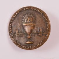 1938 3 db Eucharisztikus Kongresszus kiadvány, és egy jelvény, letört tűvel