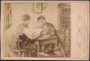 cca 1900-1910 Majsch Ede: A zsidókérdés c. festményéről készült fénynyomat, keményhátú fotó, Pozsony, Heckenast G. utóda, 17x11 cm.