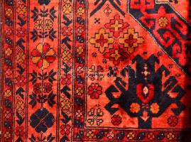 Perzsa szőnyeg, javított, kopásokkal 205x130 cm