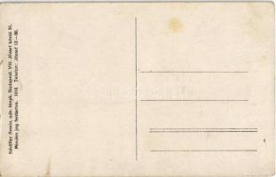 Magyar katonák csoportképe távíróval és különböző felszerelésekkel / Hungarian soldiers' group ...