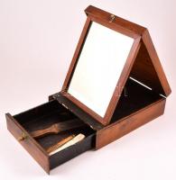 Fiókos asztali borotválkozó szett, kihajtható tükörrel, hozzá borotvával és fenővel