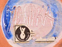 Iparművészeti Vállalatos tál, mázas kerámia, jelzett (Monika), apró kopásokkal, d: 20 cm