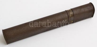 Régi réz vízmérték, hiánnyal, kopott fém tokban, h: 16 cm, fém tok: h: 17 cm