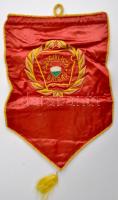 Szocialista brigád hímzett piros színű selyem zászló 38x24 cm