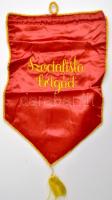 "Szocialista brigád" hímzett piros színű selyem zászló 38x24 cm