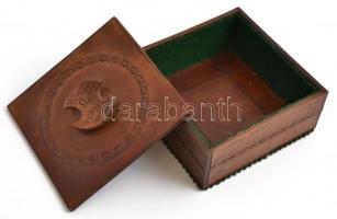 Kis bőr ékszertartó doboz 12x11x5 cm