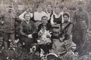 22 db nagyrészt katonai fotó