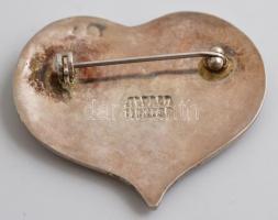 Pávakagyló berakásos, szív alakú kitűző, jelzett (Alpaca Mexico), 4×3,5 cm