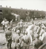 cca 1942 Thöresz Dezső (1902-1963) békéscsabai gyógyszerész és fotóművész szolgálatot teljesített eg...