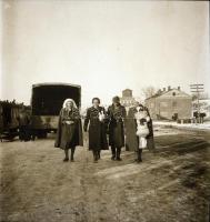 cca 1942 Thöresz Dezső (1902-1963) békéscsabai gyógyszerész és fotóművész szolgálatot teljesített eg...