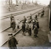 cca 1942 Thöresz Dezső (1902-1963) békéscsabai gyógyszerész és fotóművész szolgálatot teljesített eg...