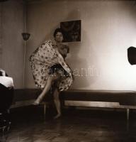 cca 1970 Privát kánkán, szolidan erotikus felvételek, 10 db vintage negatív, 6x6 cm