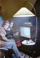 cca 1965 TV készülék a családban - reklám felvételek, 7 db vintage színes negatív, professzionális m...