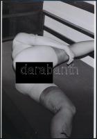 cca 1984 Szép élet, víg élet, de csak szabadon, szolidan erotikus felvételek, 8 db vintage negatív + 2 db mai nagyítás, amelyek nem a tételben szereplő negatívok valamelyikéről készültek, 6x6 cm és 25x18 cm