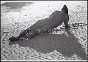 cca 1983 Így esett, ha megesett, szolidan erotikus felvételek, 8 db vintage negatív + 1 db mai nagyítás, amely nem a tételben szereplő negatívok valamelyikéről készült, 6x6 cm és 25x18 cm