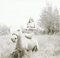 cca 1979 Együttes örömök, szolidan erotikus felvételek, 6 db vintage negatív + 2 db mai nagyítás, am...