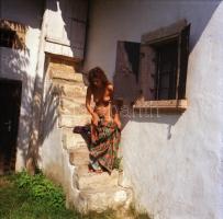 cca 1985 Fiatalkori emlékezetes kalandok, szolidan erotikus felvételek, 8 db vintage negatív + 1 db ...