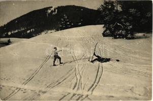 Salzburg, Skiläufer am Gaisberg, Wintersport / Winter Sport, skiers in the snow near Gaisberg. Würthle & Sohn 8061. (glue marks)