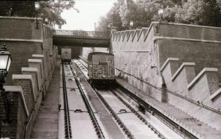 cca 1986 Budapest, sikló építés, átadás, 70 db vintage negatív, 24x36 mm