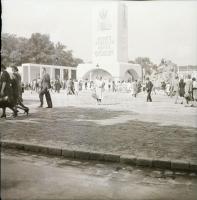 cca 1920 és cca 1950 között, Budapesten készült, 13 db vintage negatív (hidak, szobrok, látképek, vá...