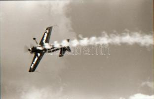 1998 Kecskeméti repülőnapok, 108 db vintage negatív Vincze János (1922-1998) kecskeméti fotóművész h...