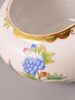 Herendi Viktória mintás fedeles váza, kézzel festett, jelzett, apró kopásnyomokkal, m:15,5 cm