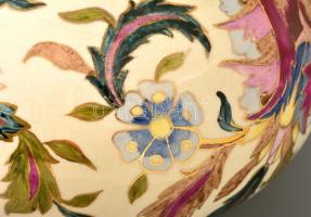 Zsolnay díszváza, kézzel festett porcelánfajansz, festék kopással, javított, alján apró lepattanások...