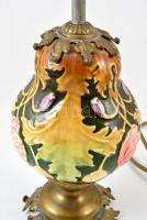 Szecessziós asztali lámpa, festett fajansz, réz szerelékekkel, bekötve, javított, nem kipróbált, m: ...