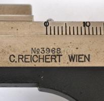 cca 1900 G. Reichert mikroszkóp, hiányos, eredeti fa dobozában (kulcs nélkül), magyar kézzel írt nag...