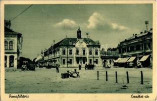 Dunaföldvár, Erzsébet tér, községház, üzletek. Somló Lajos felvétele és saját kiadása