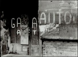 cca 1983 Negyedi Sándor: Graffiti, feliratozott, vintage fotóművészeti alkotás, a magyar fotográfia avantgarde korszakából, 30x40 cm