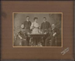 cca 1910 Budapest - Kőbánya feliratú családi fotó Schmidt Ágoston műterméből, 16x23 cm, karton 29,5x35,5 cm