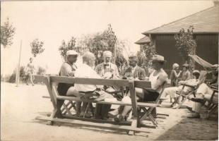 1931 Zamárdi, kártyázó társaság a strandon a Balaton partján. photo