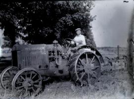 cca 1938 Bács-Kiskun megye területén készült 19 db vintage negatív Lőcsei Árpád (?-?) kecskeméti ván...