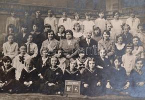 cca 1910 és cca 1970 között készült, 222 db vitage fénykép, sokféle témáról, vegyes minőségben, a fo...