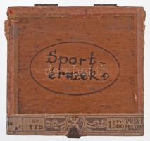 Vegyes kis doboznyi jelvény és kitűző tétel, jobb darabokkal "1959 Budapest Filmfesztivál N.G.T...